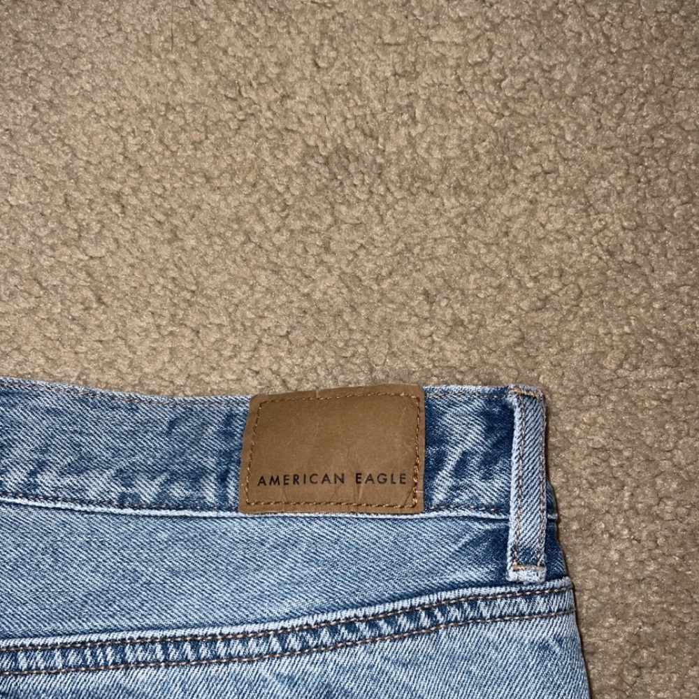 American Eagle Outfitter’s Mom Jeans high rise - Picture 8 of 8